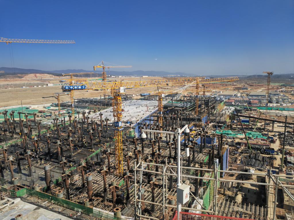 图为渝昆高铁长水机场站建设现场。新华社记者浦超 摄