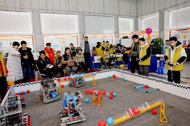合肥首届青少年机器人科普月举行