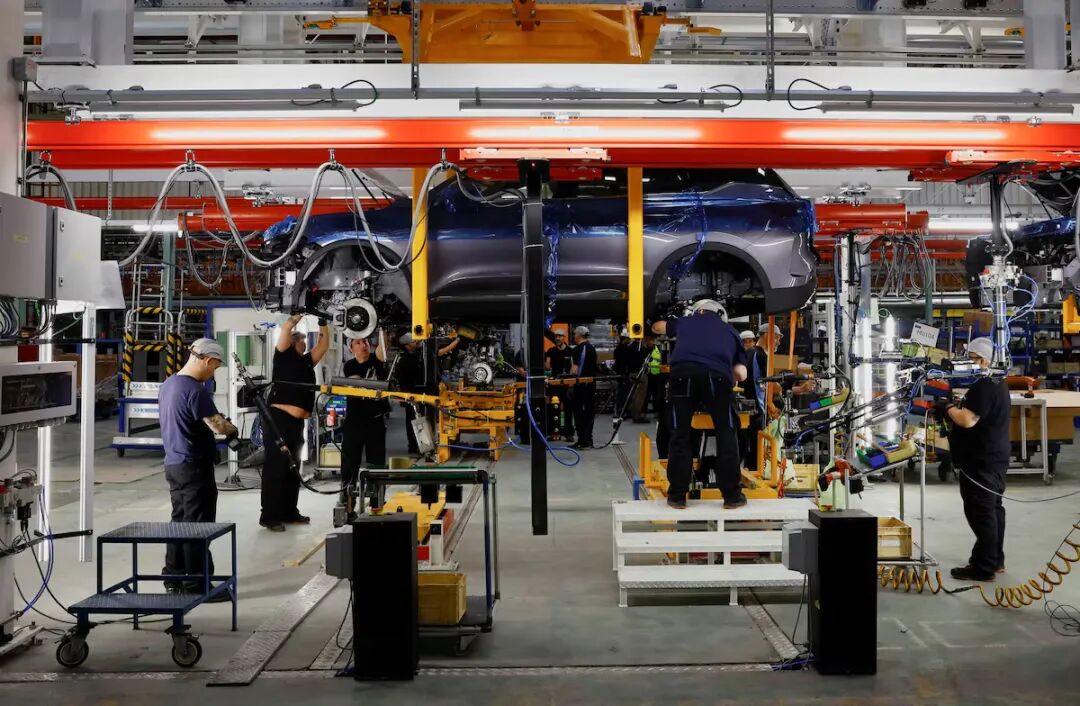 欧元EURUSD迎来制造业四年最强复苏，却被战争一夜打回现实 (383) 2026-3-3 技术分析