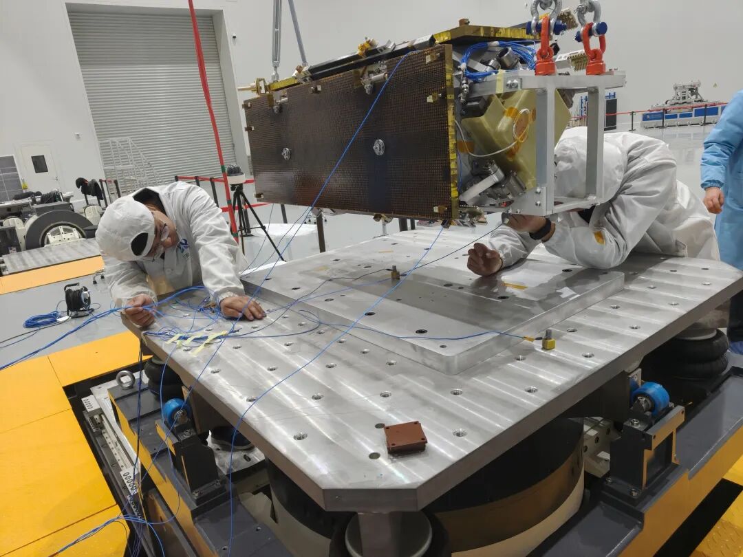 △济钢卫星总装