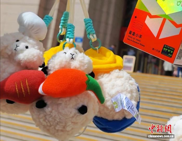 圖為寧夏博物館「羊氣羊」灘羊玩偶。中新網記者 於晶 攝