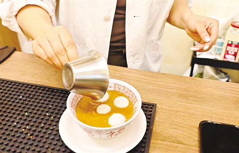 传统节日邂逅现代创意“混搭”风味成消费新宠  兰州年轻人把汤圆“玩”出了花样