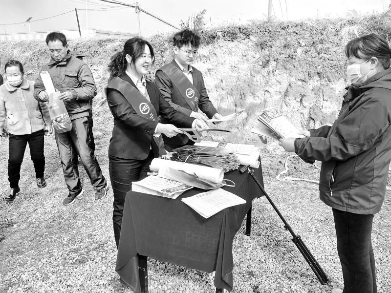 金融服务到田间