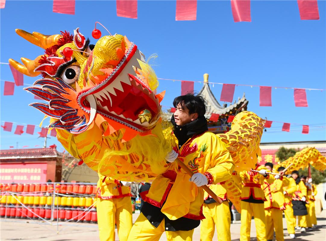 舞龍。