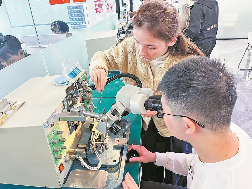 包“缆”四海 冲刺新春开门红