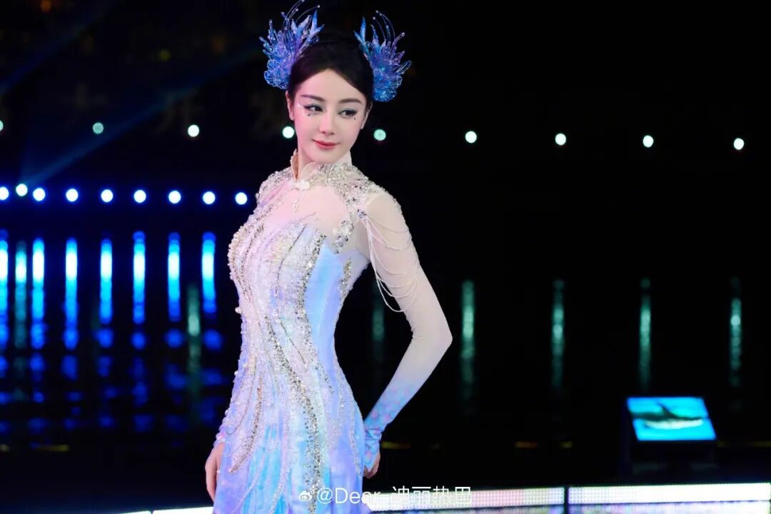 来源：极目新闻、青岛新闻网、南方都市报、@迪丽热巴、都市快报