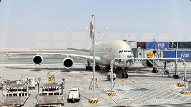 ������ҷɻ���������ޱ��Ů���ǳ������ж��� �ܷ��߹�ͼ