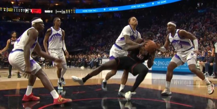 没升级！乔治抱摔动作放倒博纳 裁判回看后仍吹普通犯规