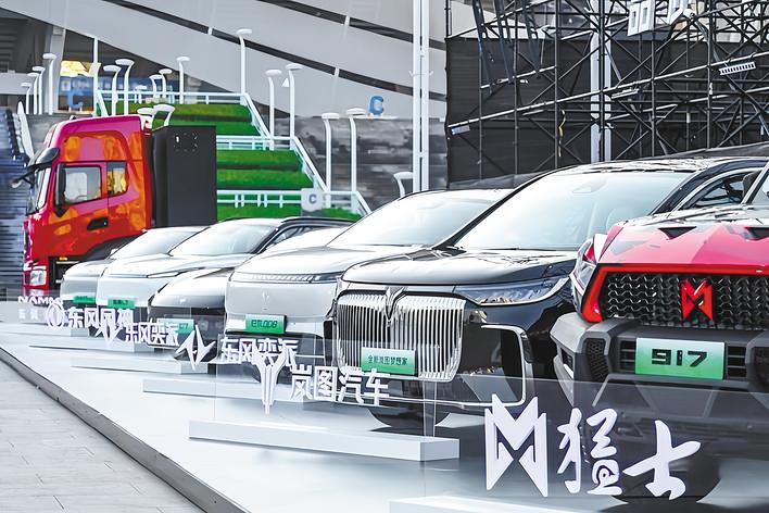 全国人大代表、东风商用车首席技能师王建清——  东风汽车打了一场漂亮的翻身仗