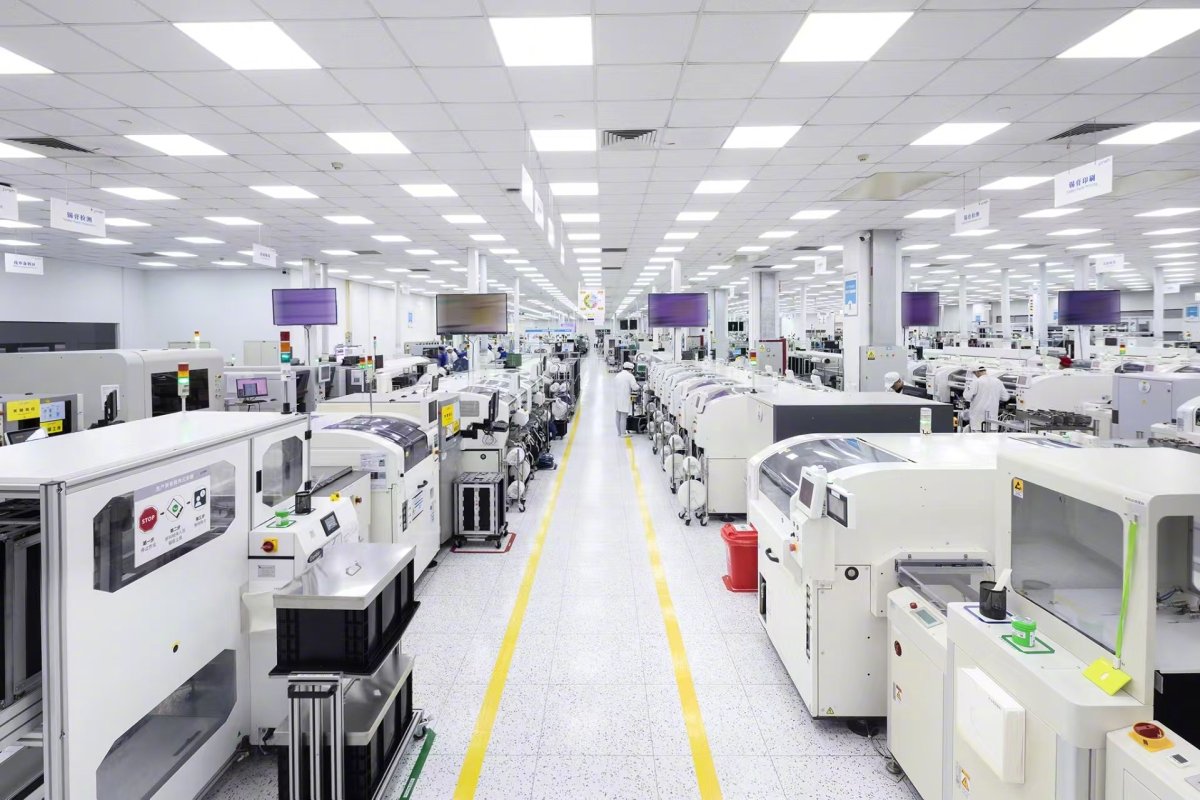 均胜智能化车间。