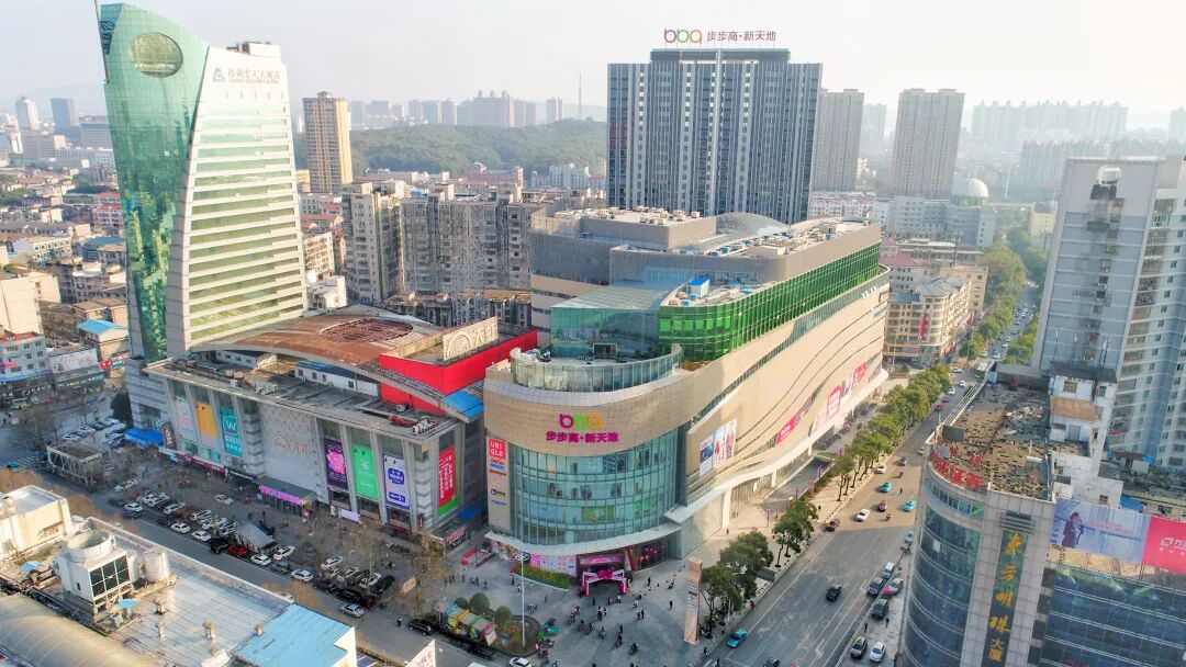 高楼林立、人流如织的东茅岭商圈