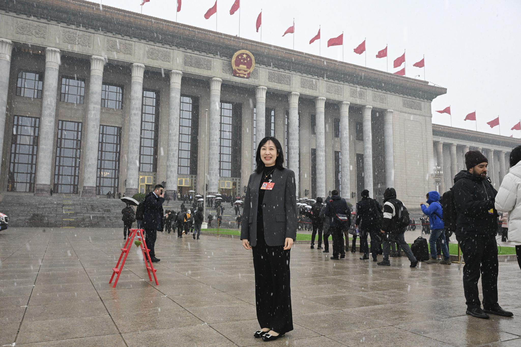 全国人大代表周燕芳：探索建立新就业群体专项年金，扩大商业养老金试点范围