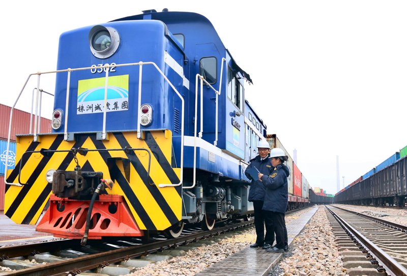即将发运的“湘粤非”铁海联运专列。（图源：海关总署）