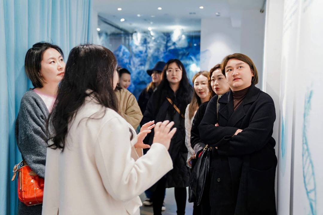 開展日，許多女性觀眾前來
