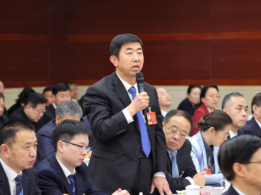 耿遵珠代表圍繞片區化建設給鄉村帶來的變化，與記者分享觀點。