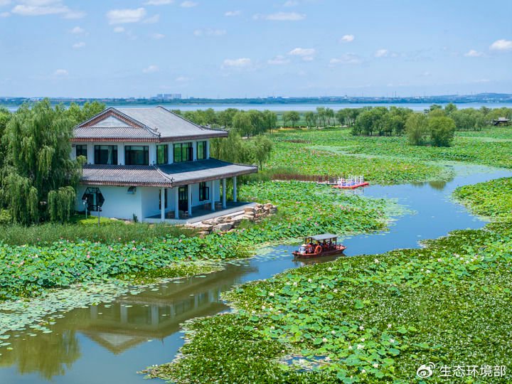   山西省长治市漳泽湖国家城市湿地公园一景（2025年7月5日摄，无人机照片）。新华社发（孙兵兵摄）