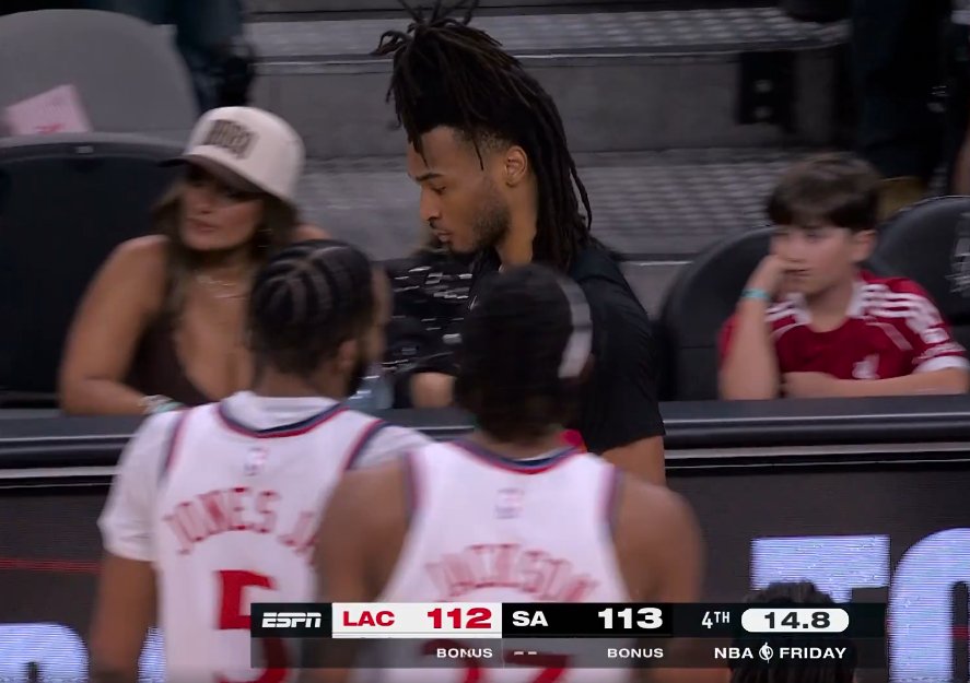 赚大了！瓦塞尔进攻犯规吐饭前 米奇灵机一动提前叫了暂停！