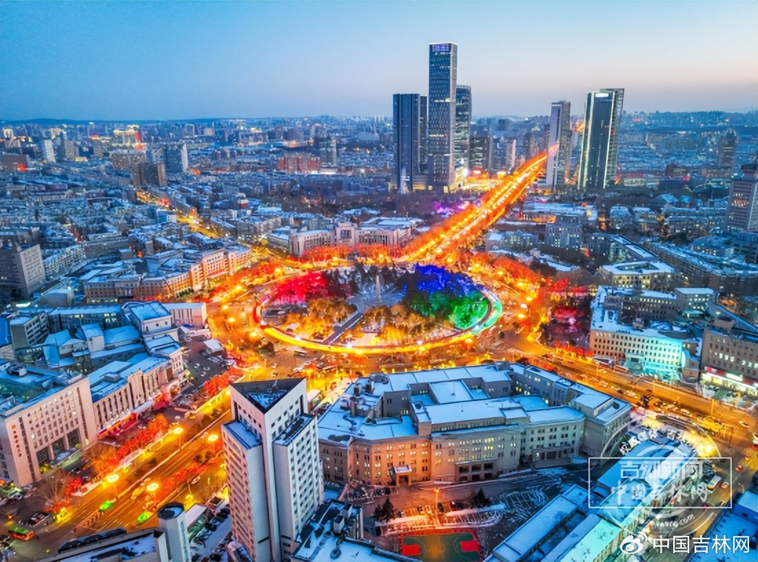 （图为：人民广场）