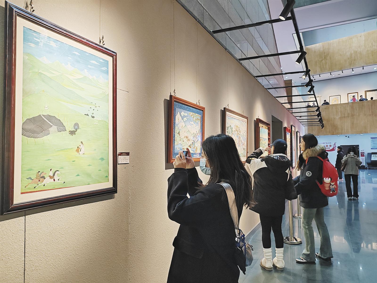 青海文博场馆成为游客的重点“打卡”地。本报记者 倪晓颖 摄