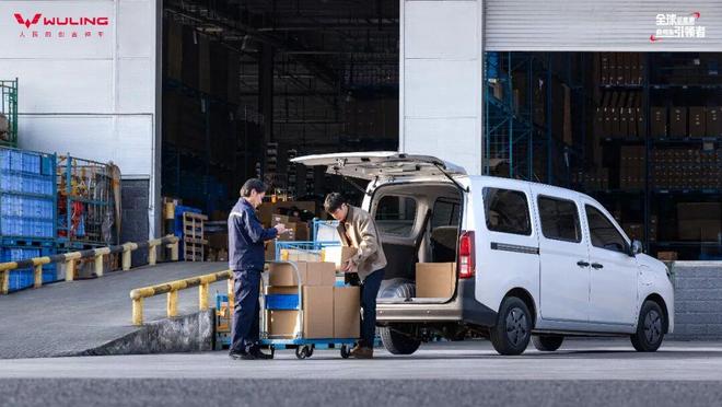 五菱荣光纯电版微型商用车上市：310km续航，6.98万元