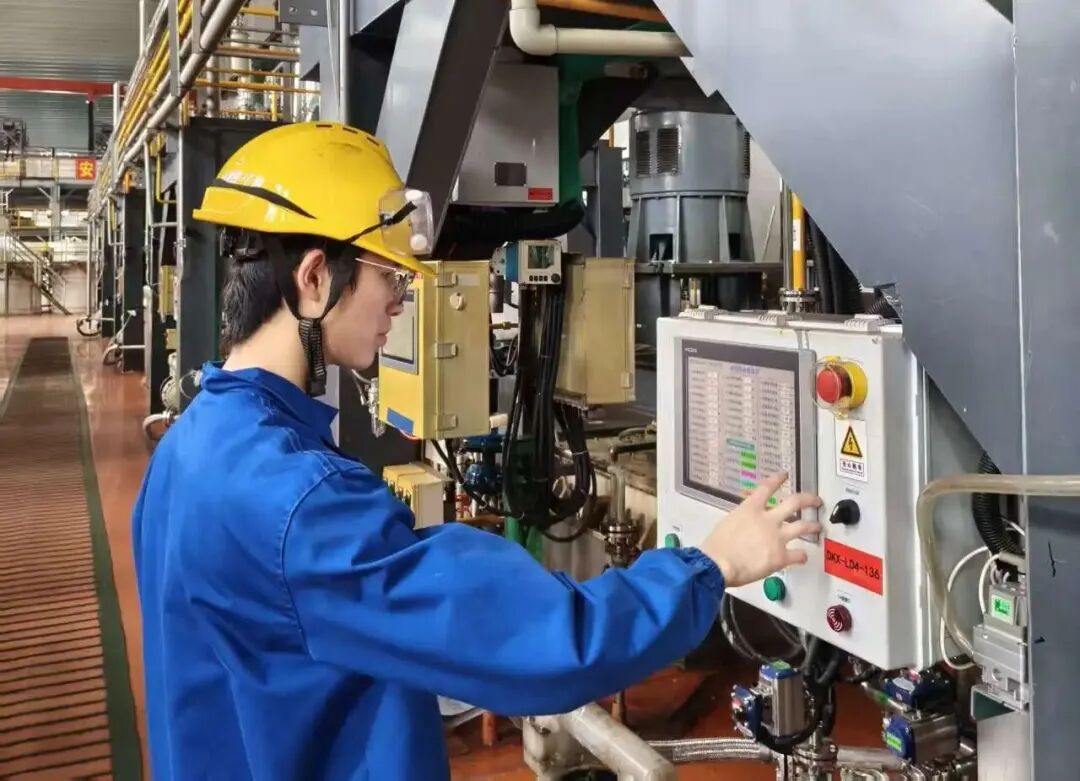 �����Դǰ���峵��Ա������Ũ�������������