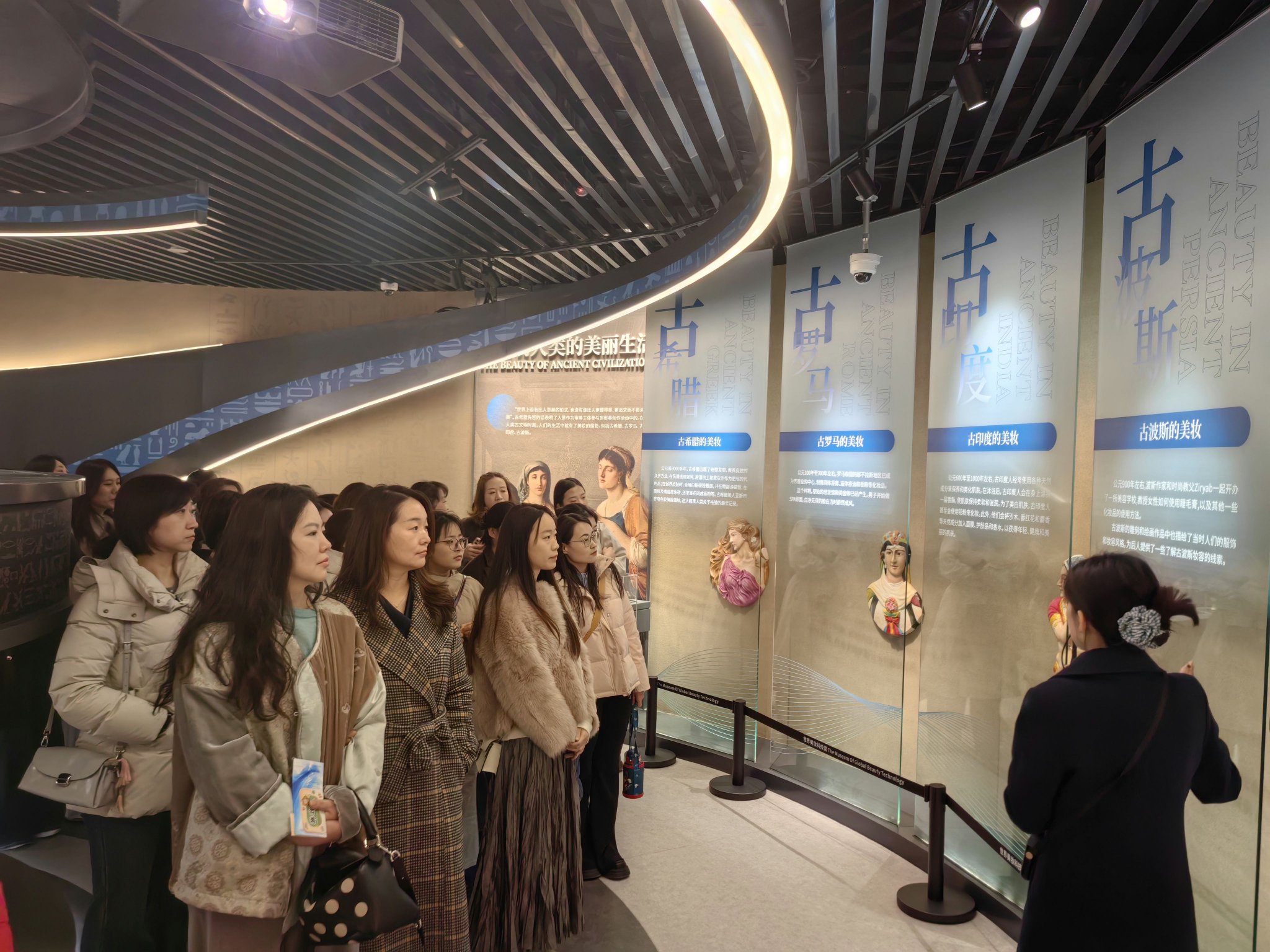 Ů���οͲι۸�����������ױ�Ƽ��� ����/��