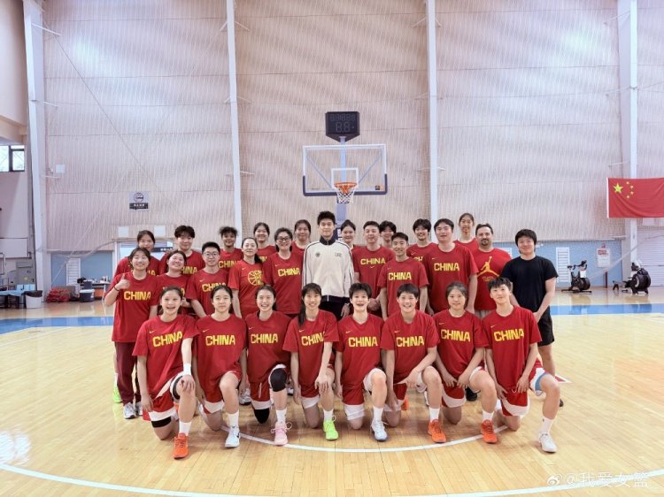 游泳奥运冠军孙杨给中国U17女篮鼓劲 7月U17女篮将参加世界杯