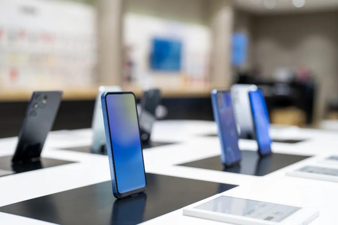 OPPO，官宣调价！小米要涨价吗？雷军：尽量降低消费者接受难度！业内：手机厂商也是“受害者”，采购成本实在“负担不住”