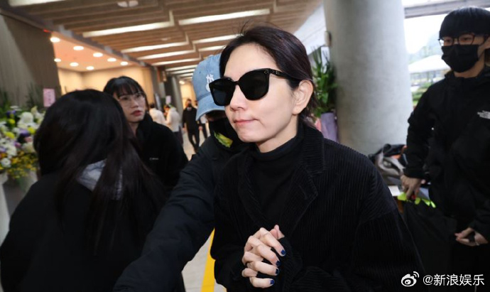 袁惟仁告别式举行，丧葬费均由音乐圈好友为其支付！林俊杰、S.H.E、刘若英等送别，现场播放其经典歌曲《梦醒了》《征服》