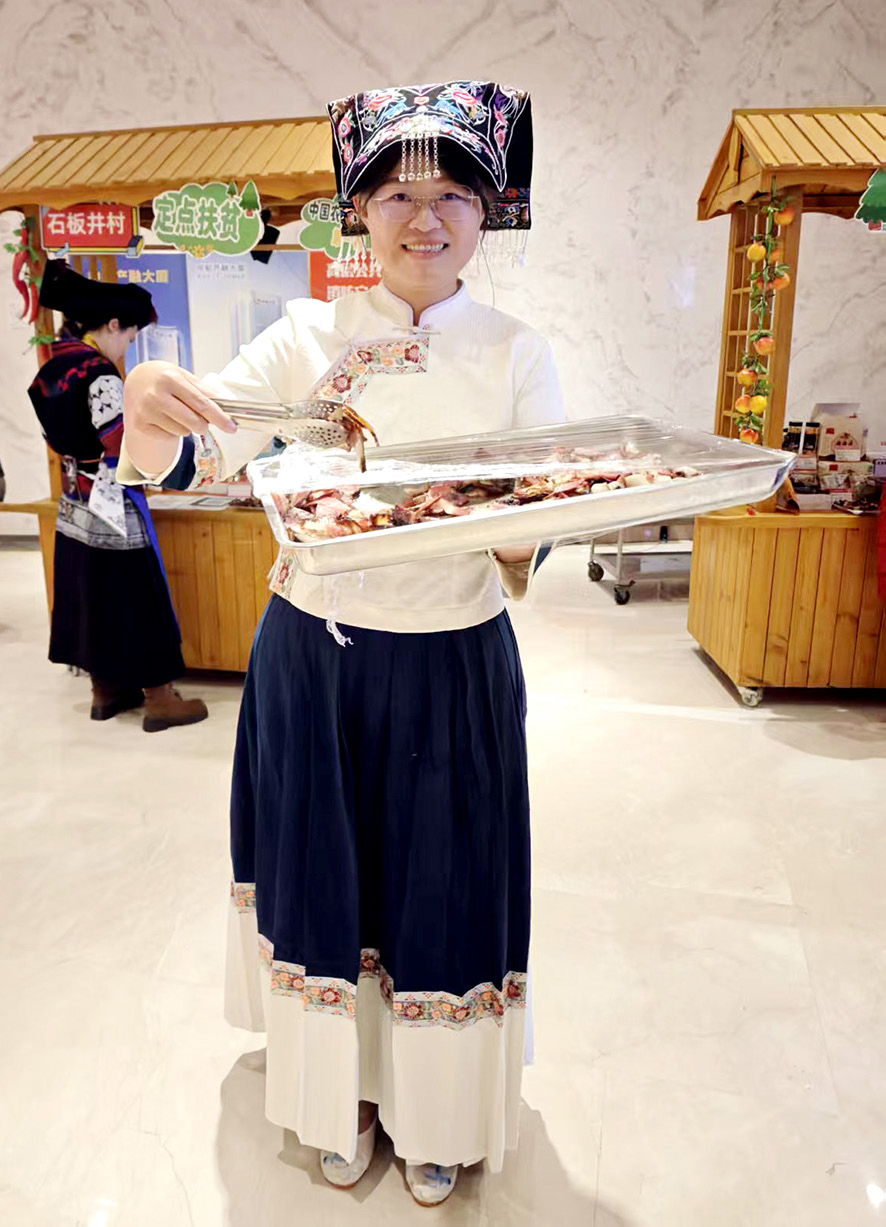 “这哪是娃娃，这是我们的驻村第一书记！”