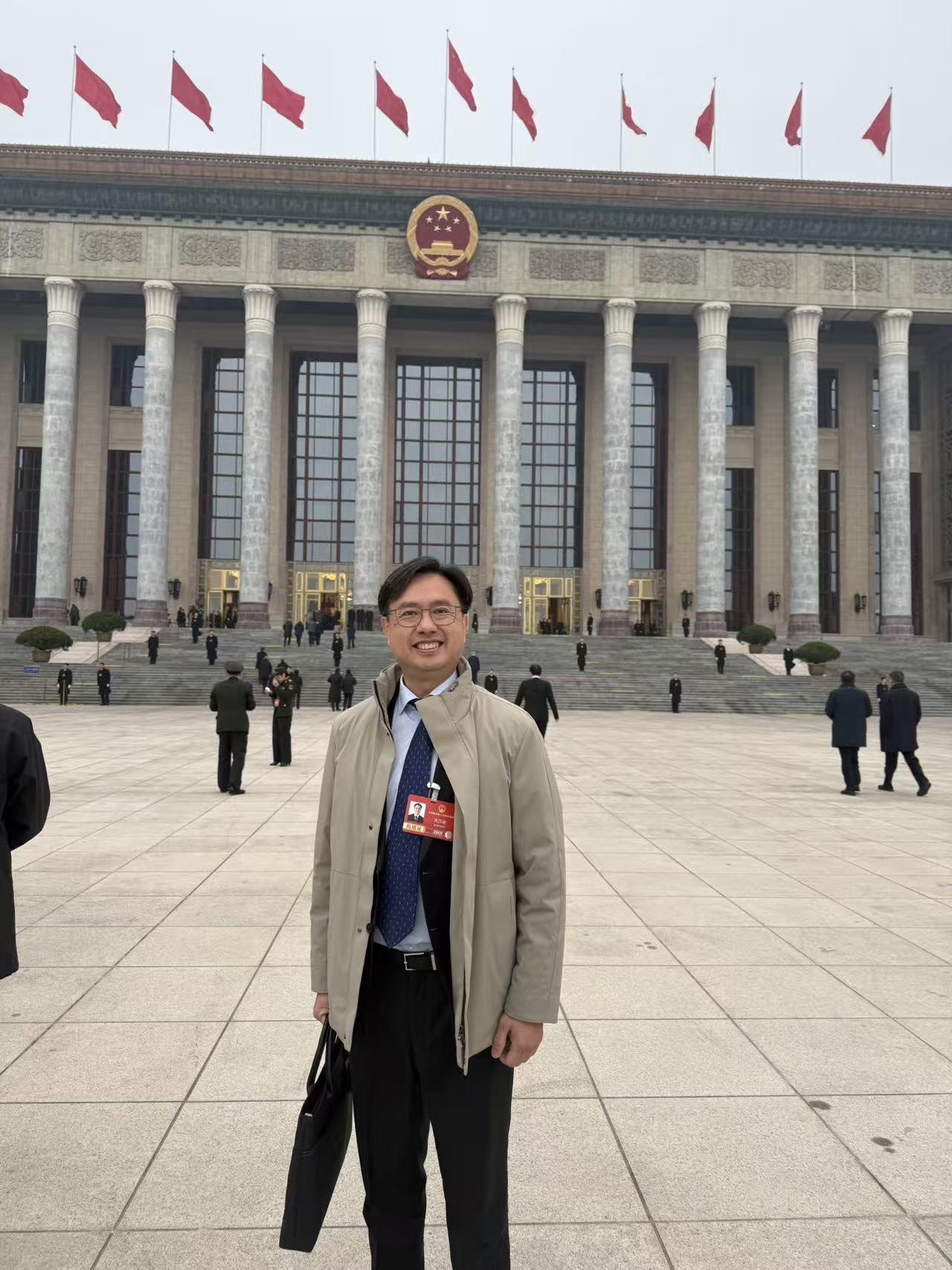 港区全国人大代表冼汉迪： 深圳福田可试点AI大模型审批“快捷通道”