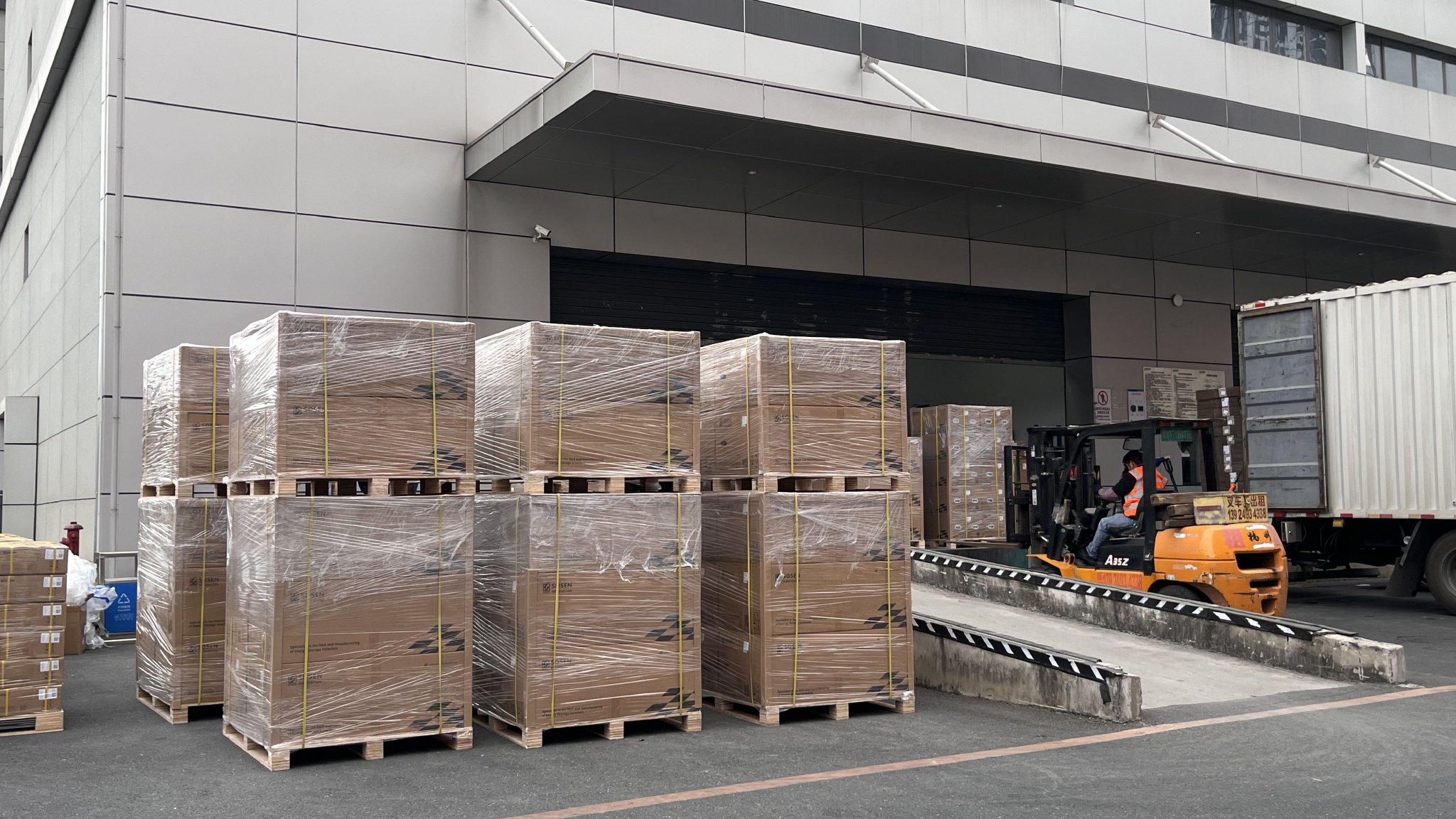 崧盛股份发货现场。 图源：崧盛股份