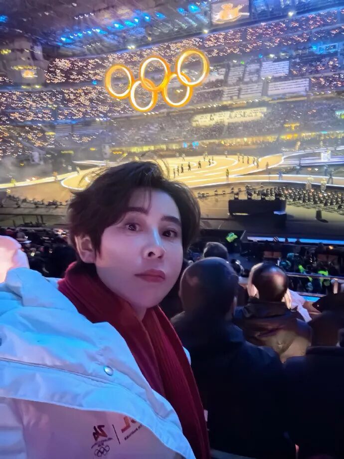 奥运冠军王濛宣布参加《浪姐7》，直播时坦言：目前唱跳“全是问题”