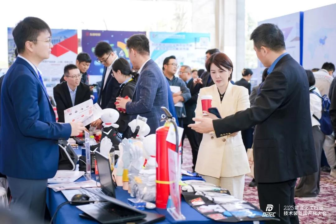 下图为2024年第三届国产化大会会场及展会现场