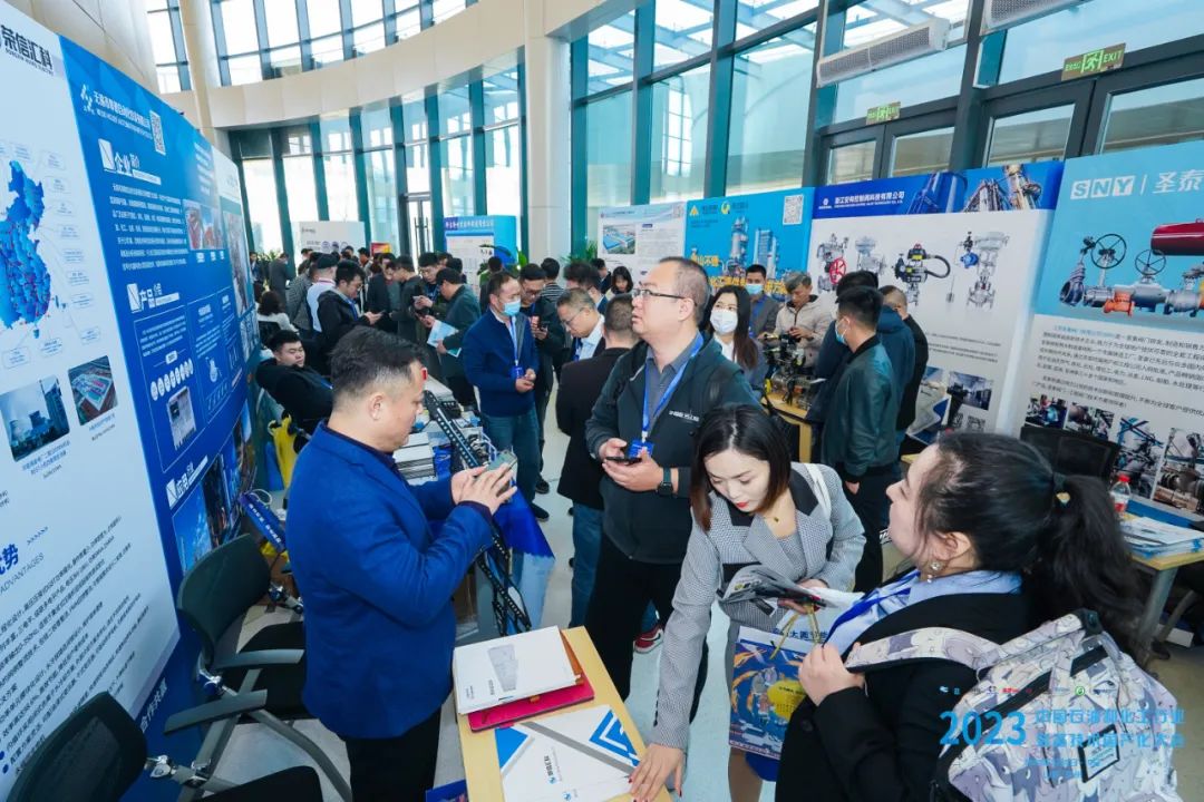 下图为2021年第一届国产化大会会场及展会现场