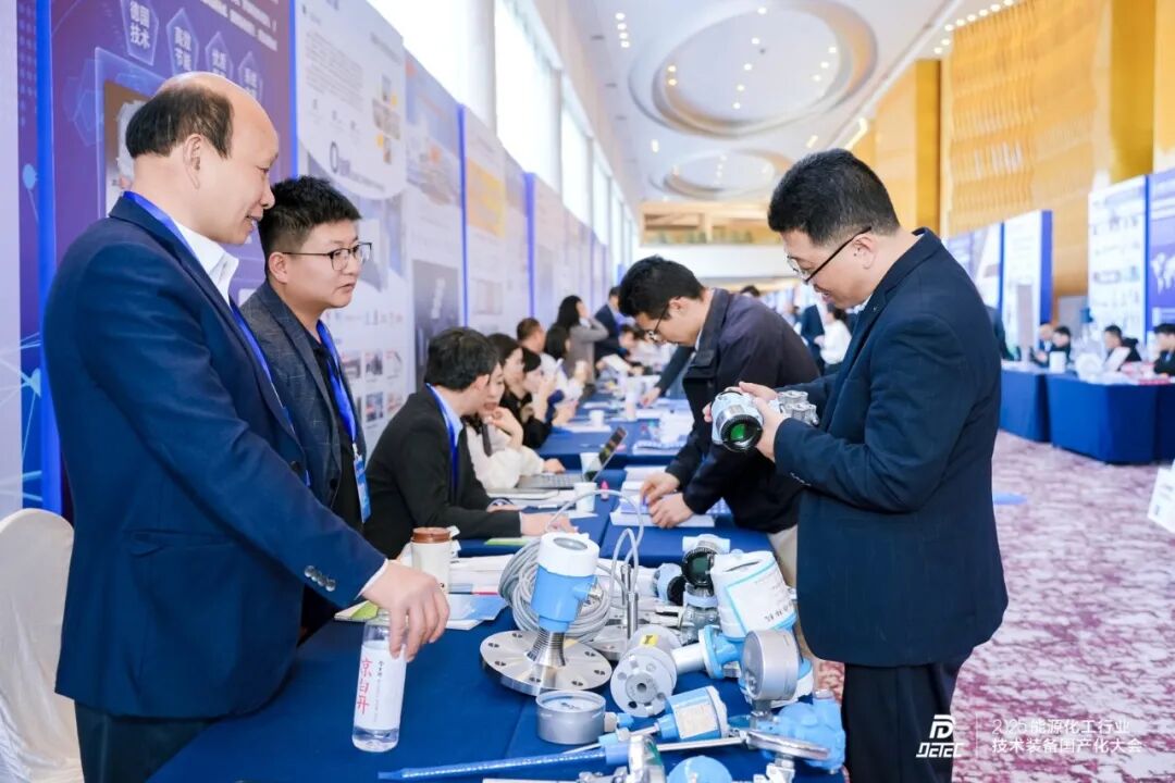 下图为2024年第三届国产化大会会场及展会现场