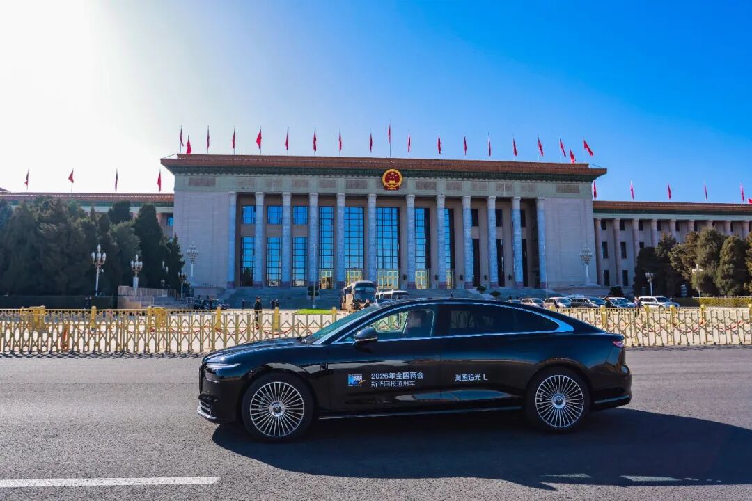三旗舰护航！东风岚图刷屏2026全国两会