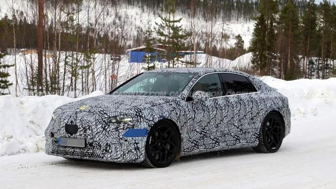 奔驰AMG C级纯电性能轿车路测图曝光