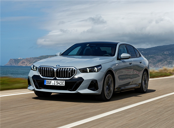 246.3万辆！宝马稳坐全球豪华车榜首 但中国市场跌麻了