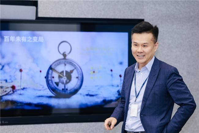 （IBM大中华区董事长、总经理陈旭东）