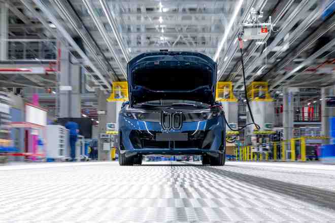 宝马iX3订单火爆，匈牙利工厂提前启动双班制扩产