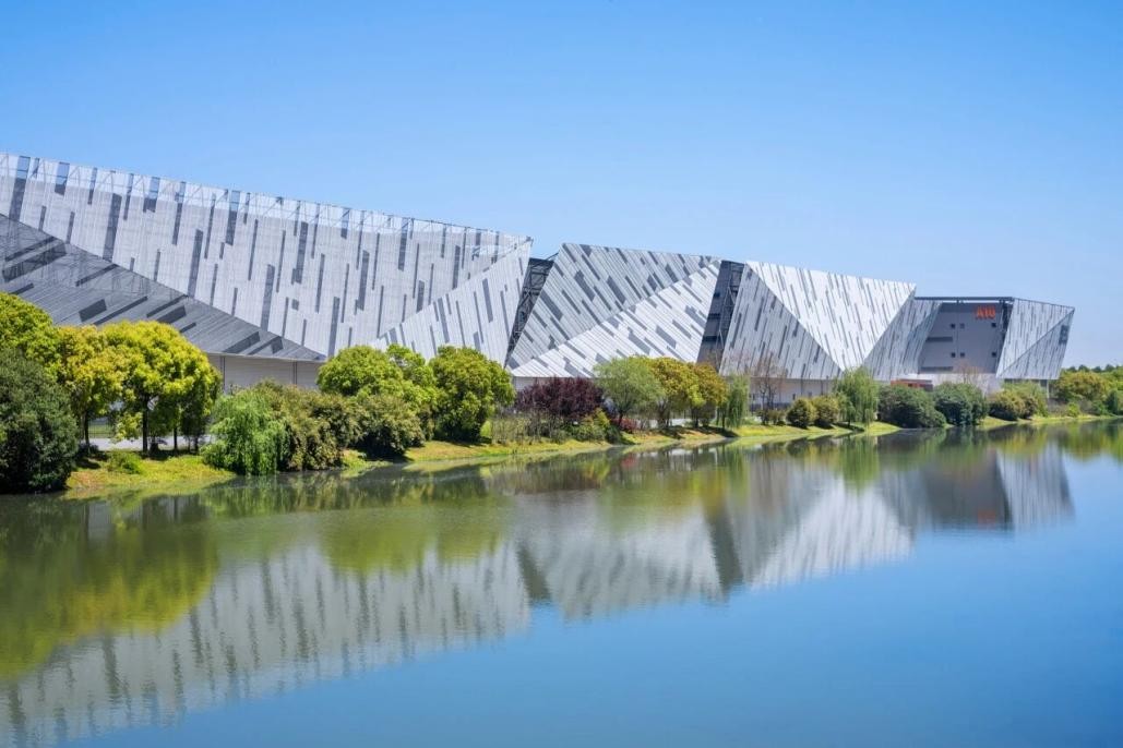 图为普洛斯临港科创棱镜产业园（受访者供图）