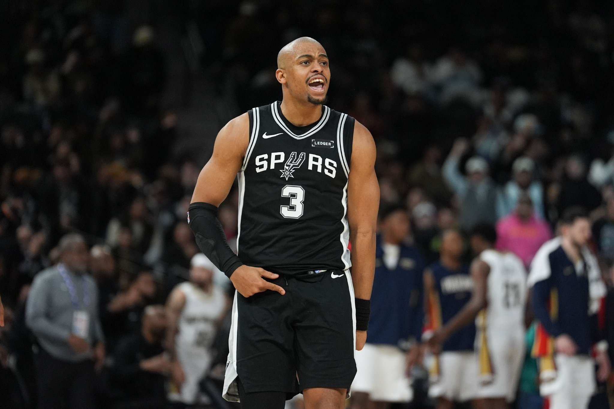 解说：凯尔登很拼命地防约基奇 卡特·布莱恩特需要建立自信