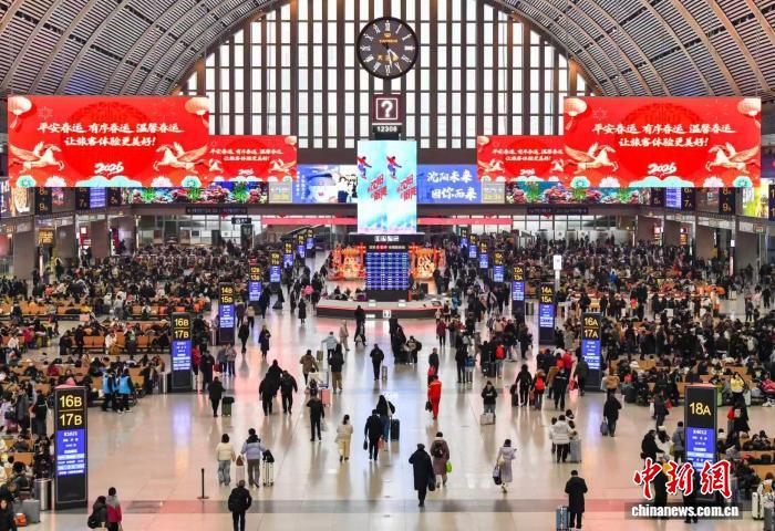 國鐵瀋陽局瀋陽站候車大廳。陳明 攝