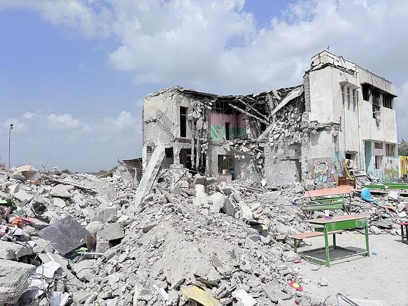 美军制造伊朗小学惨案！中方伸出援手