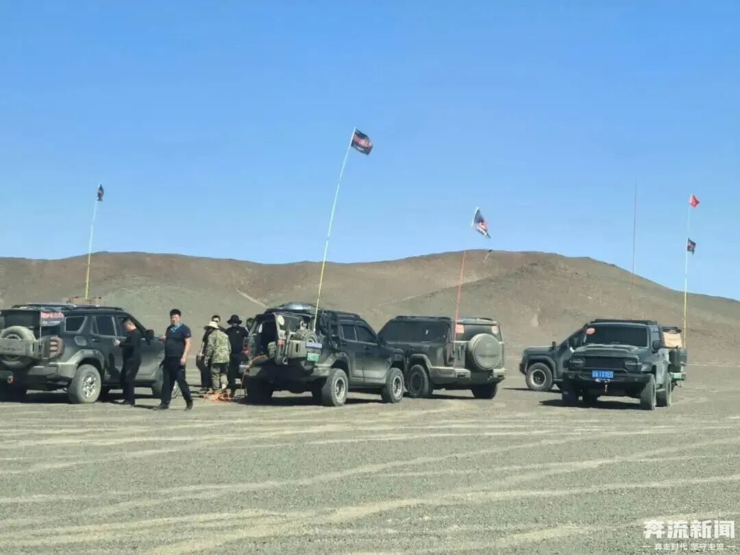 18辆越野车28人欲非法穿越罗布泊无人区，敦煌公安戈壁追踪4小时成功拦停