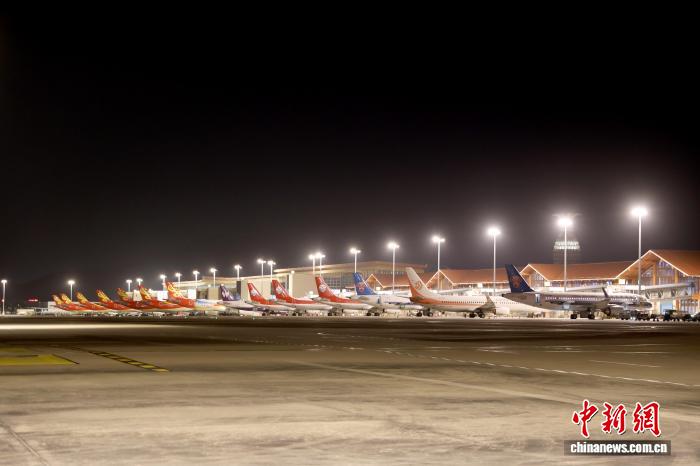 2026年春運期間，三亞鳳凰國際機場停機坪秩序井然。(三亞鳳凰國際機場 供圖)