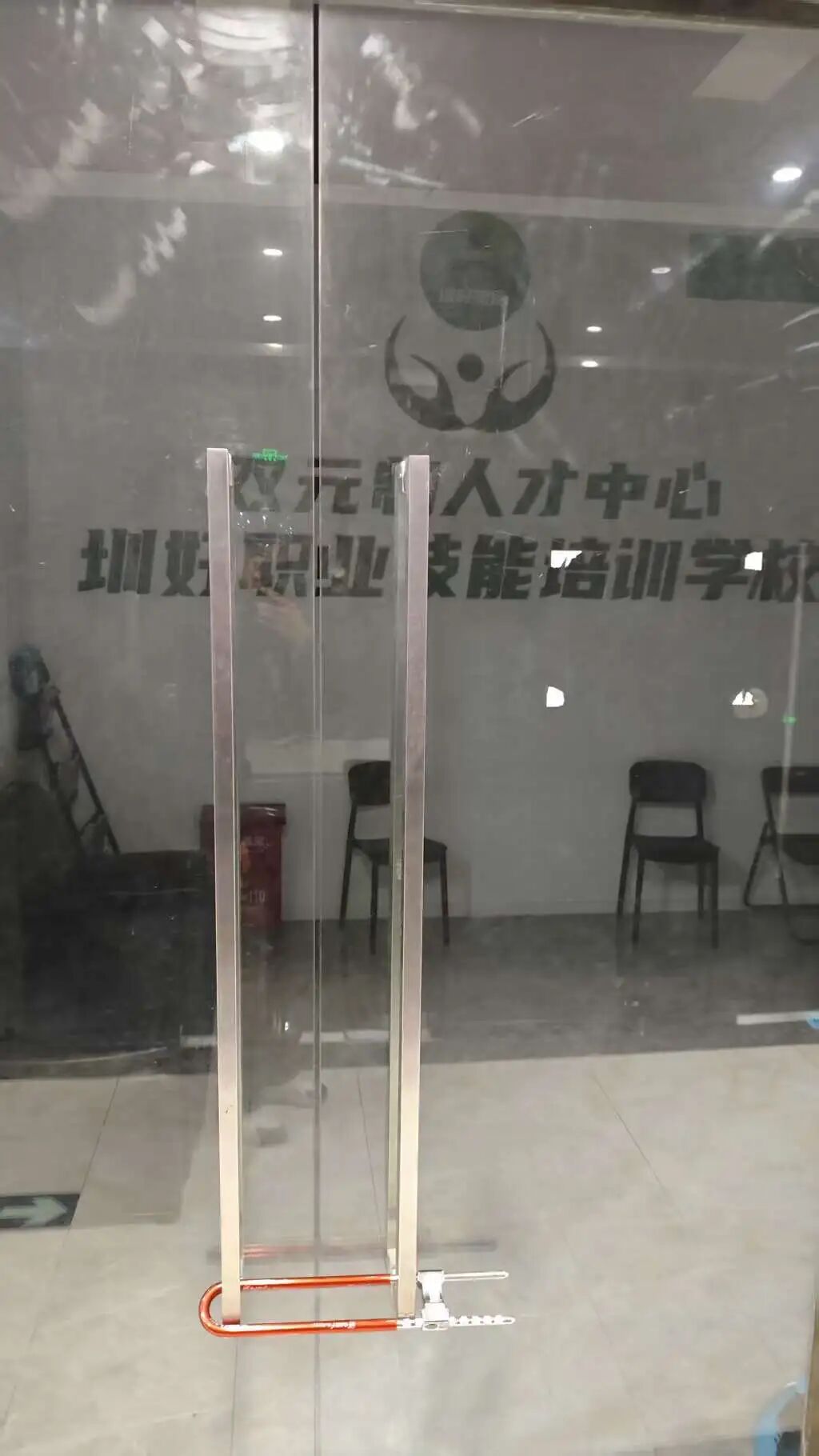 目前，培训机构已经大门紧闭。