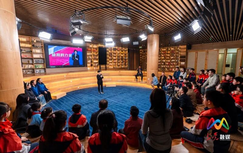 邓亚萍“开学第一课”   以体育力量点亮少年成长路