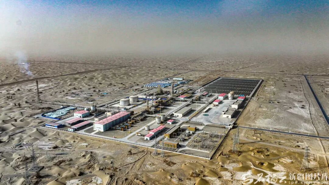 不久的将来，绿电将通过专用线路直达塔克拉玛干沙漠腹地的富满油田。塔里木油田供图